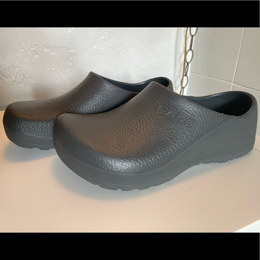 39 Birkenstock waterproof clog with removable insole